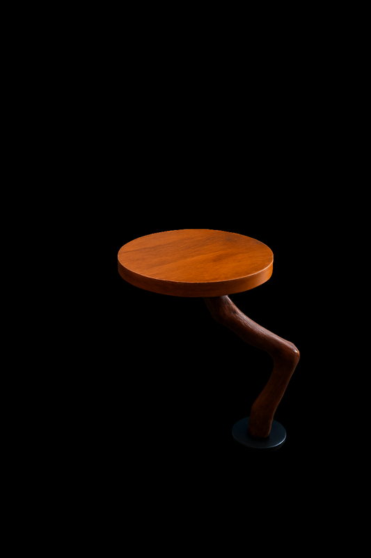 tavolino scultoreo in legno