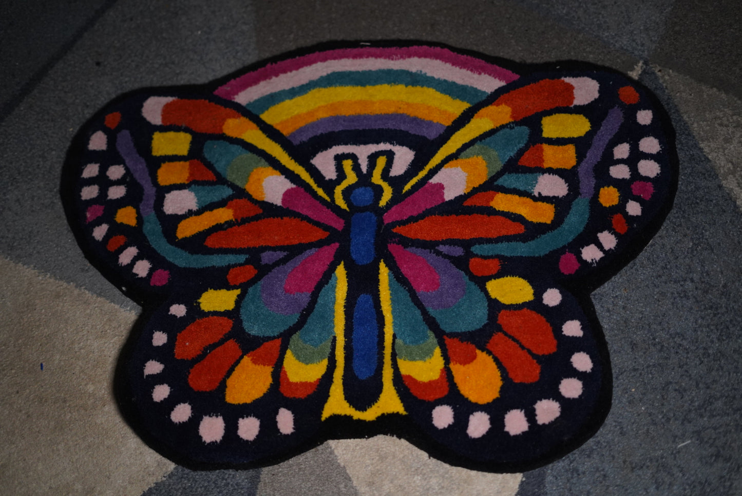 Tappeto trapuntato farfalla arcobaleno - Fatto a mano